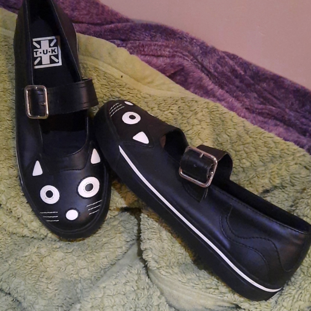 Womens kitty Mary Jane sneakers